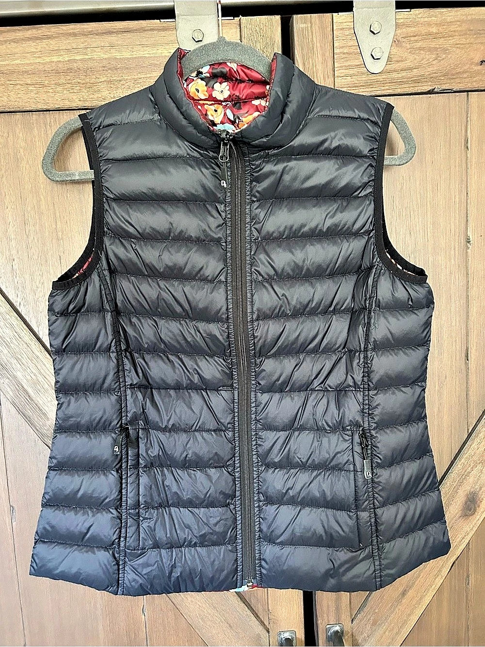 Dover Saddlery Reversible Black to Floral Puffer Vest in Size Large Like New